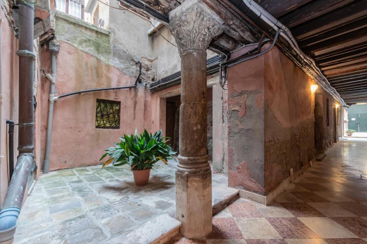 Palazzo Dolfin - Piazza San Marco Lovely Apartment البندقية المظهر الخارجي الصورة